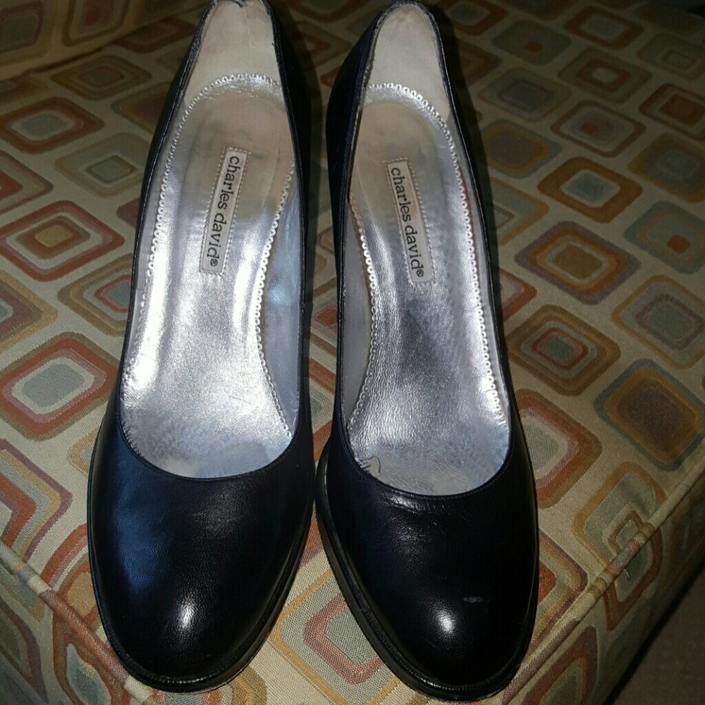 BLACK PUMP